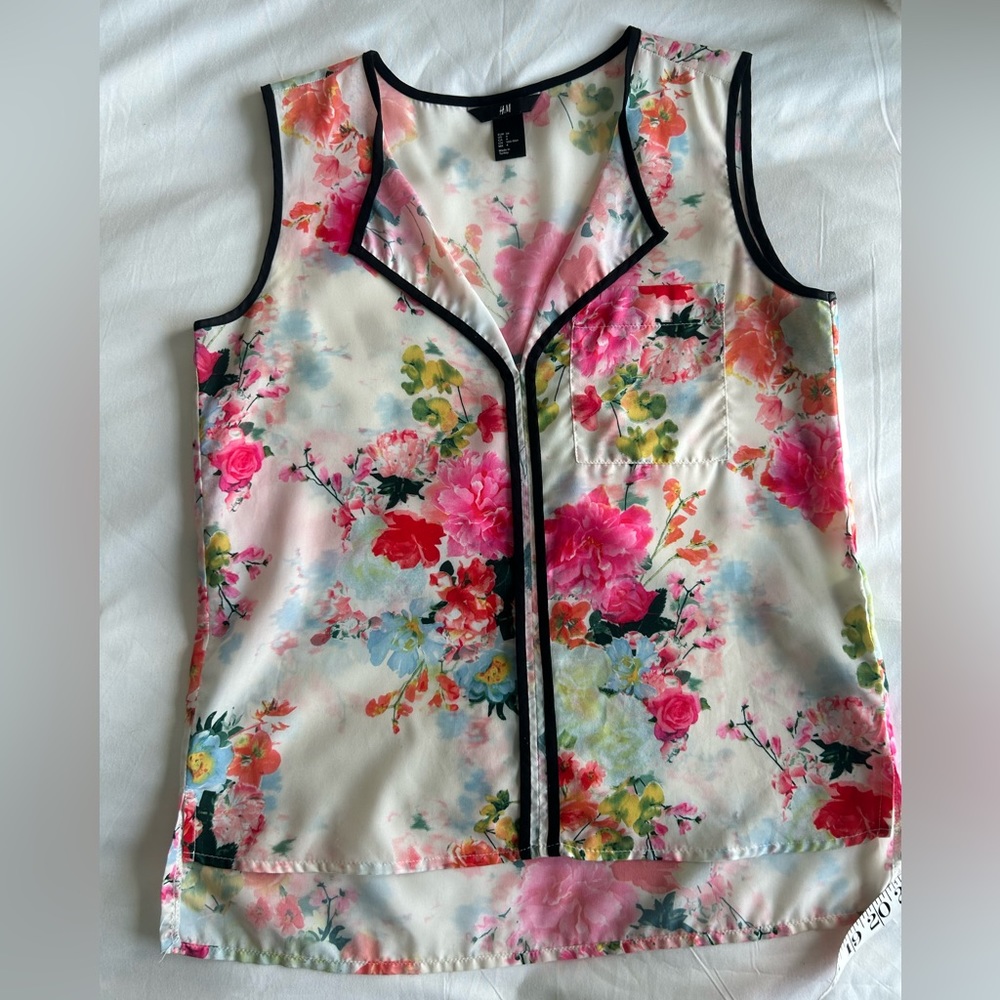 H&M Floral Sleeveless Shirt V-neck